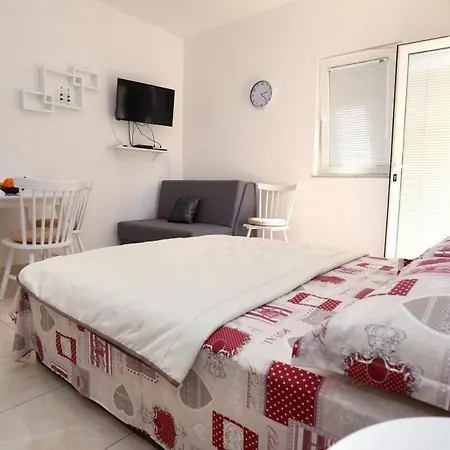 In Okrug Gornji With Terrace, Air Conditioning, Wifi, Washing Machine 5059-3