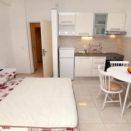 Apartment In Okrug Gornji With Terrace, Air Conditioning, Wifi, Washing Machine 5059-3