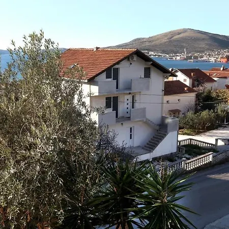 In Okrug Gornji With Terrace, Air Conditioning, Wifi, Washing Machine 5059-3 *