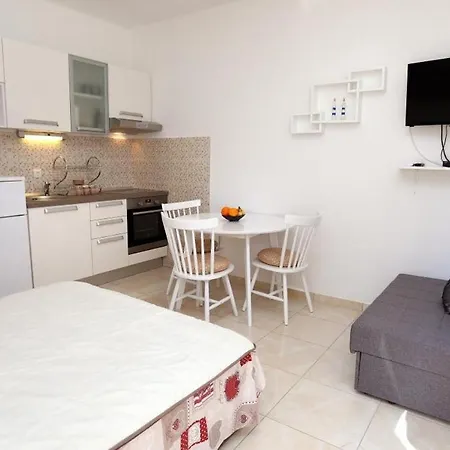In Okrug Gornji With Terrace, Air Conditioning, Wifi, Washing Machine 5059-3 Trogir